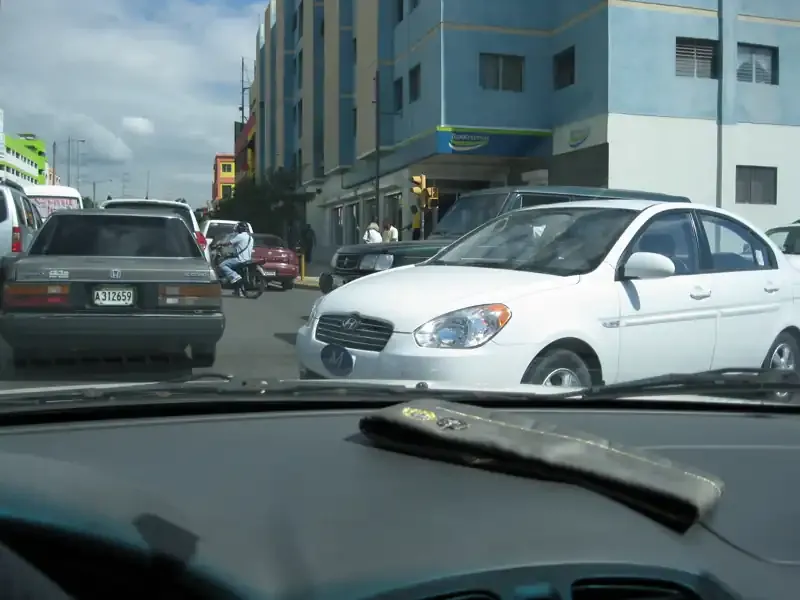 從車內看出去的聖多明哥主要幹道