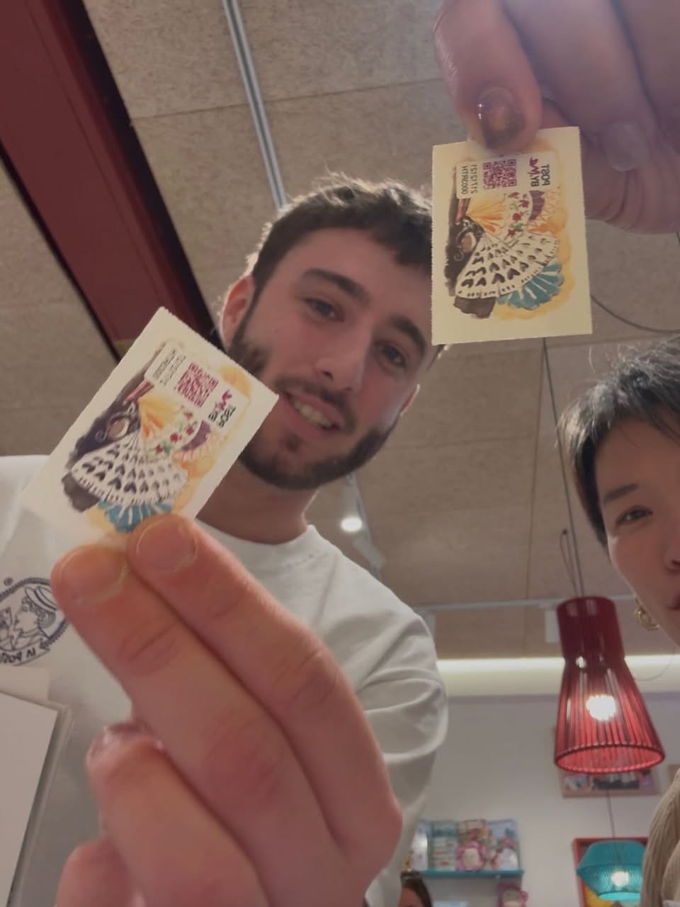 店內彩繪郵筒