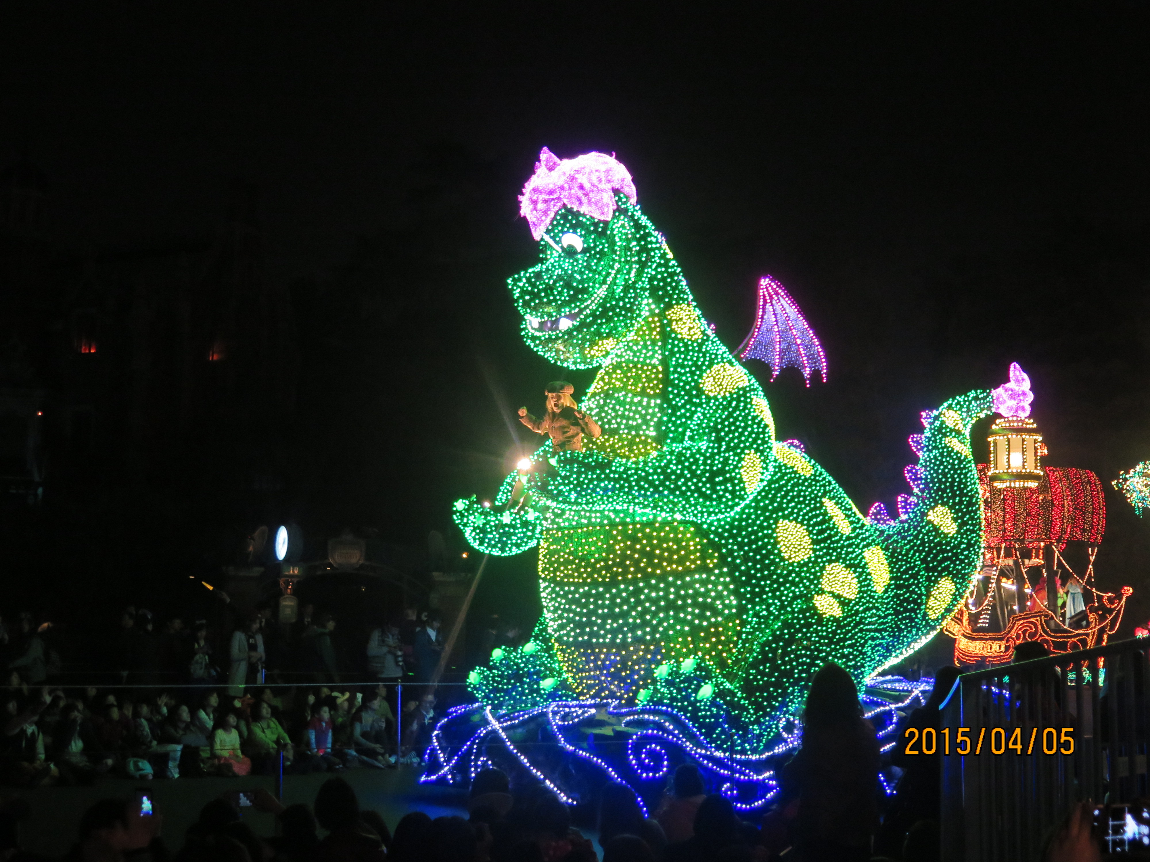 迪士尼夜間遊行花車