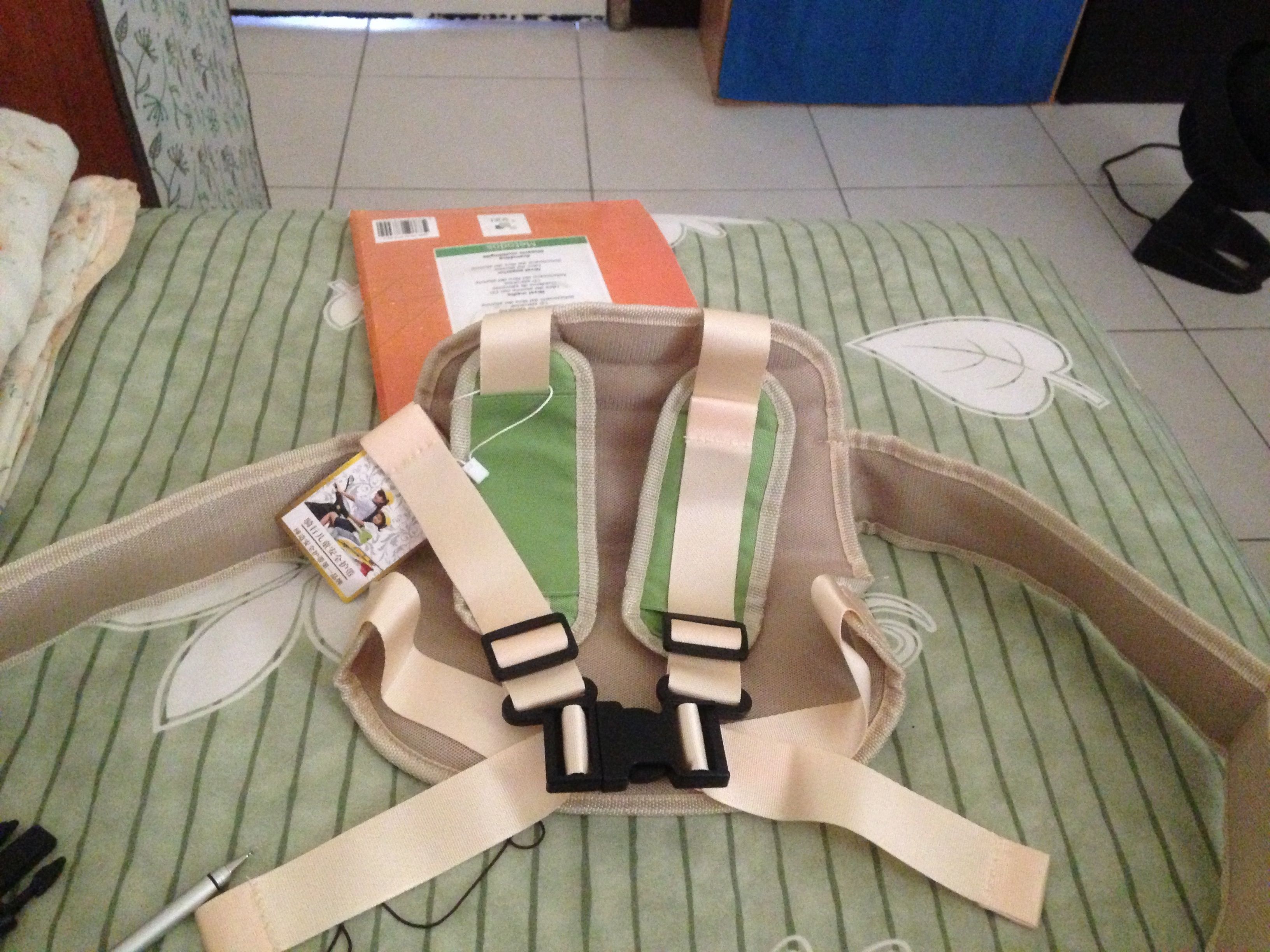 玩偶試穿機車裝備的照片