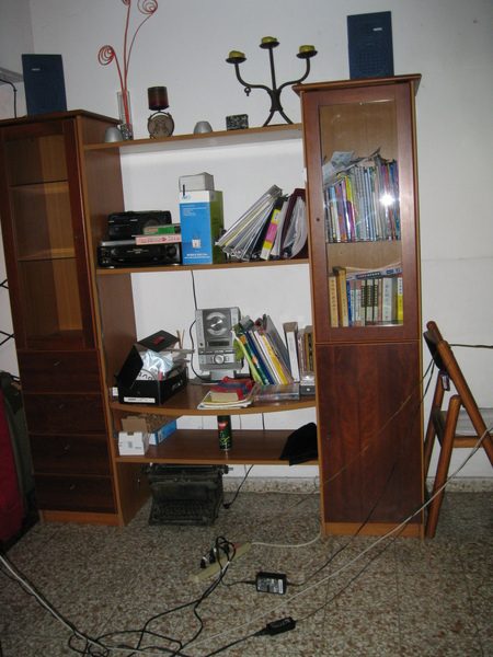 充當書桌的餐桌