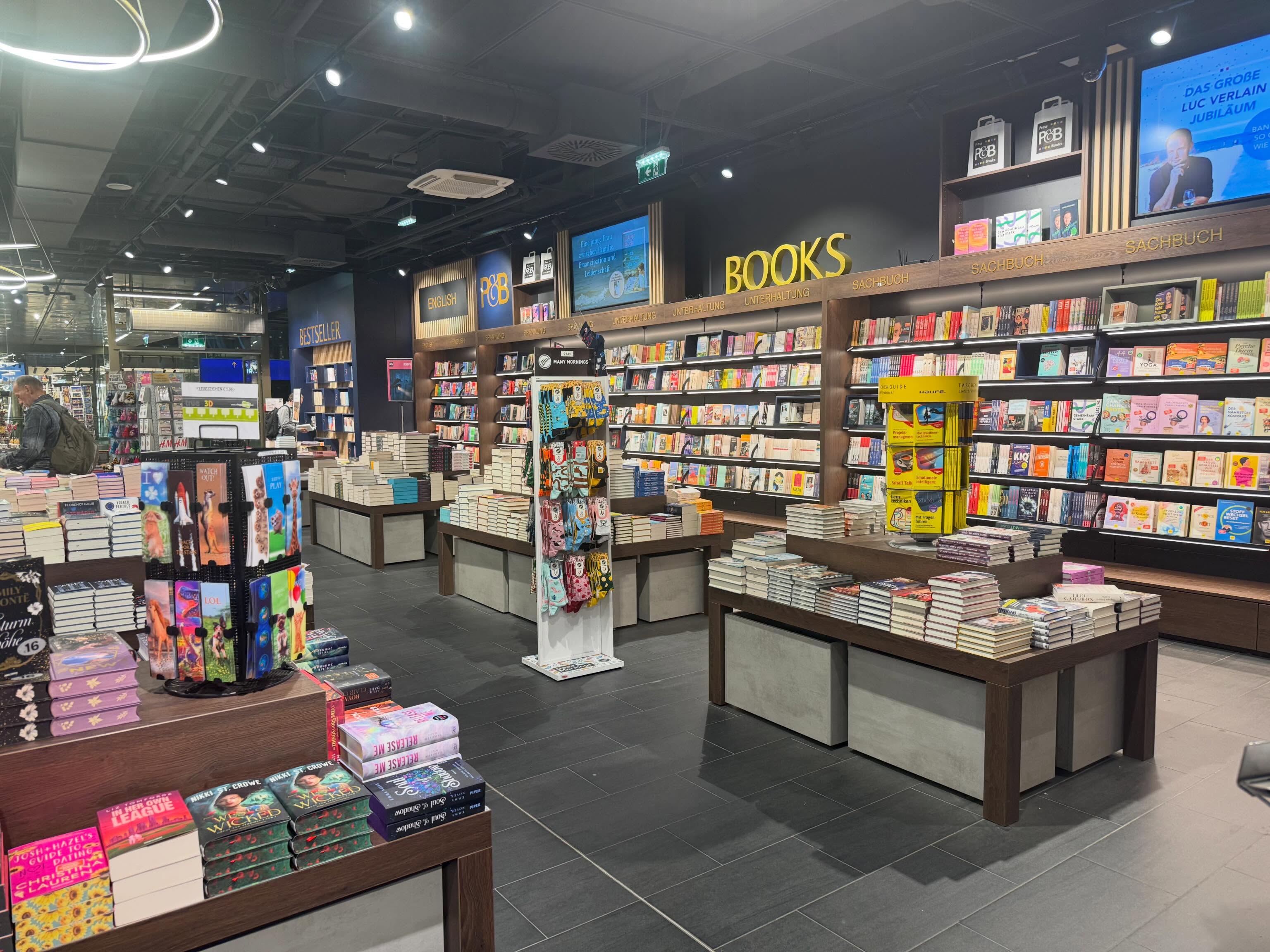 歐洲書店的小說展示區